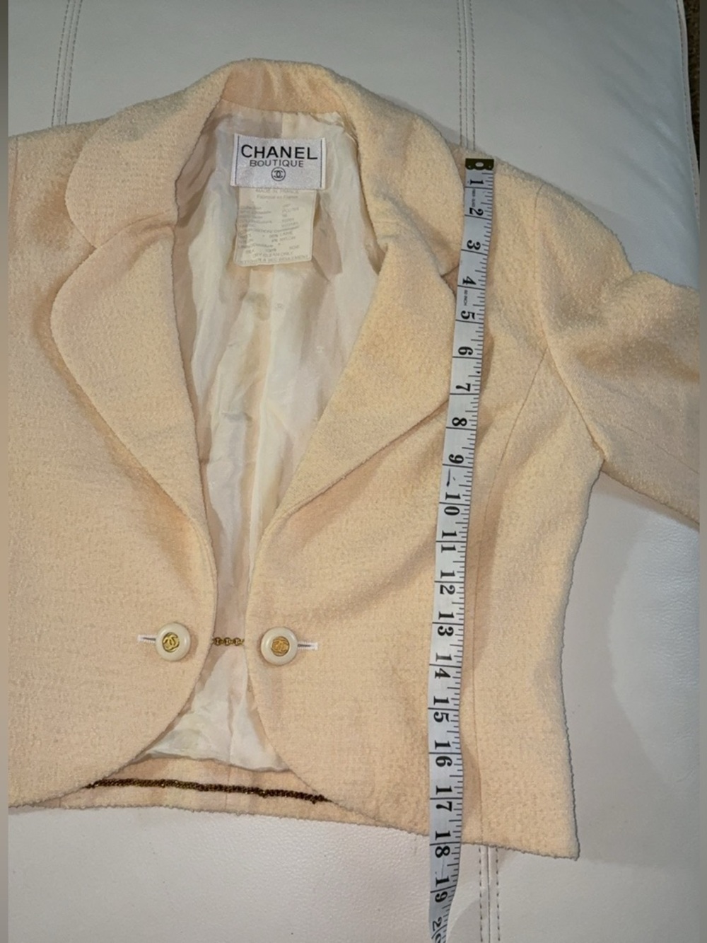 CHANEL Boutique Pale Cream Bouclé Cropped Blazer - Picture 15 of 16